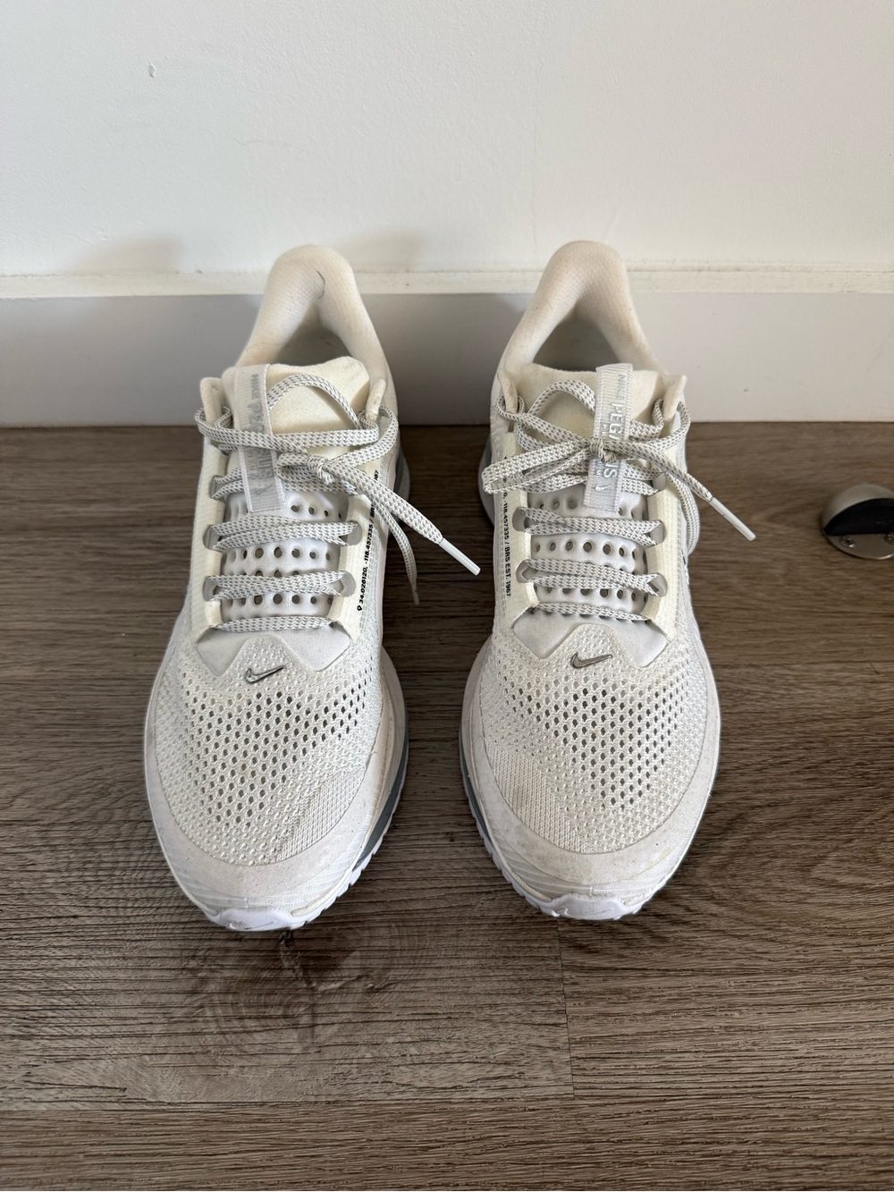 Nike Men’s White Breathable Lace-Up Sneakers
